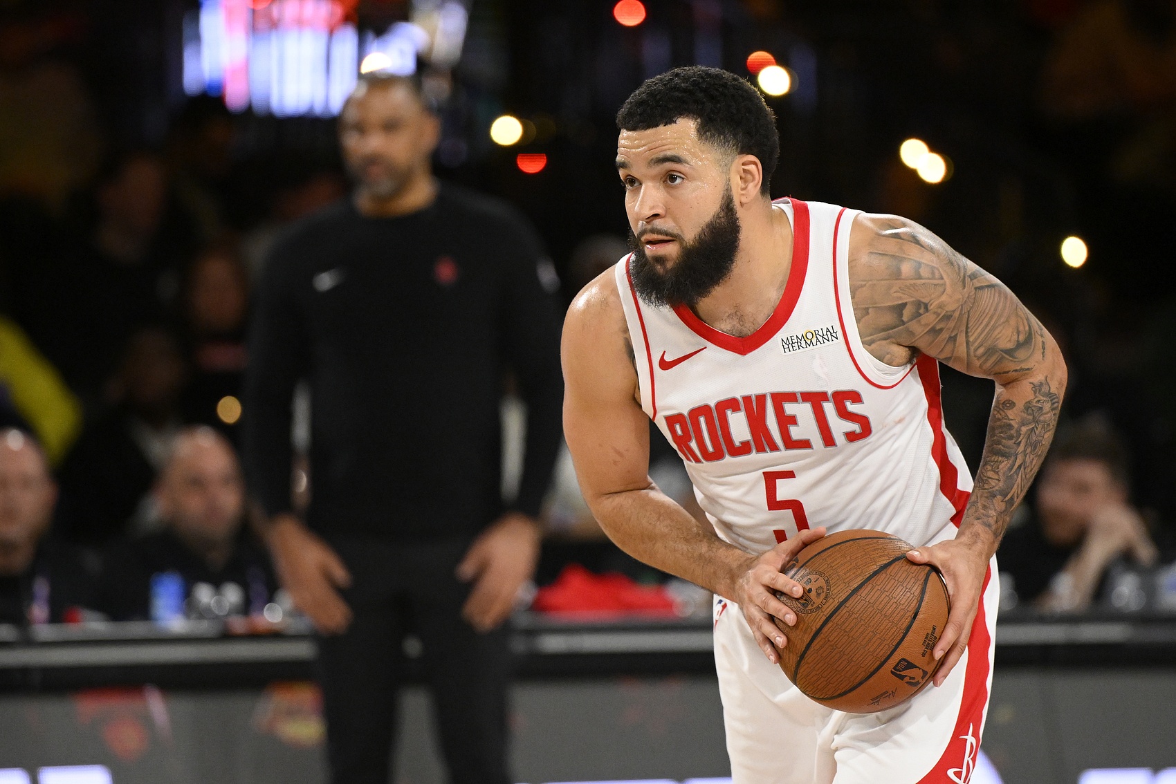 烏度卡:范弗里特踩到了裁判的腳 同一腳踝扭傷影響了他的發(fā)揮